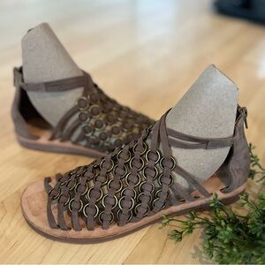 🤎 JEFFREY CAMPBELL 🤎 Pulau Gladiator Leather Chain Sandals - NEW Size 8